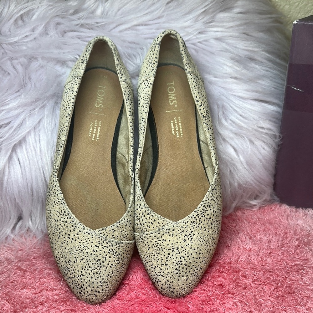 TOMS Women's Cream and Black 🥿